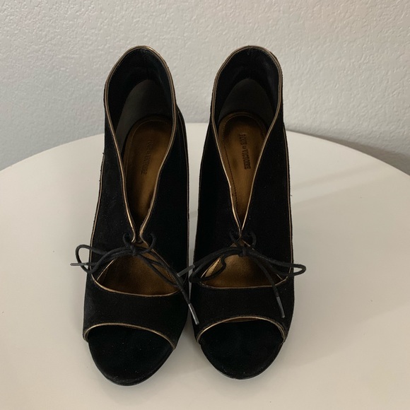 $75🔥Pour la Victoire black peep toe shoes - Picture 6 of 7